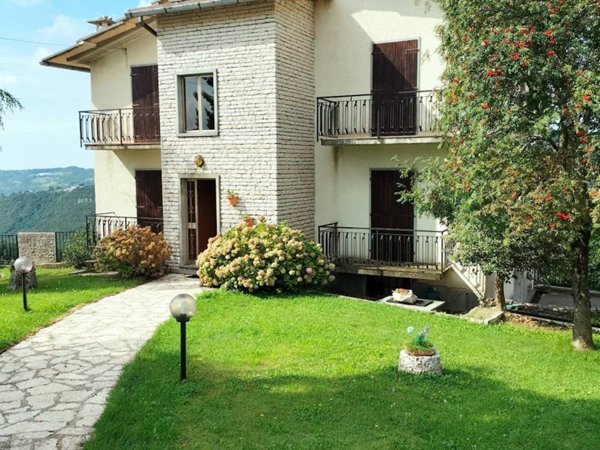 casa indipendente in vendita a Sant'Anna d'Alfaedo in zona Ronconi