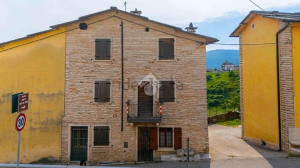 appartamento in vendita a Sant'Anna d'Alfaedo in zona Cerna
