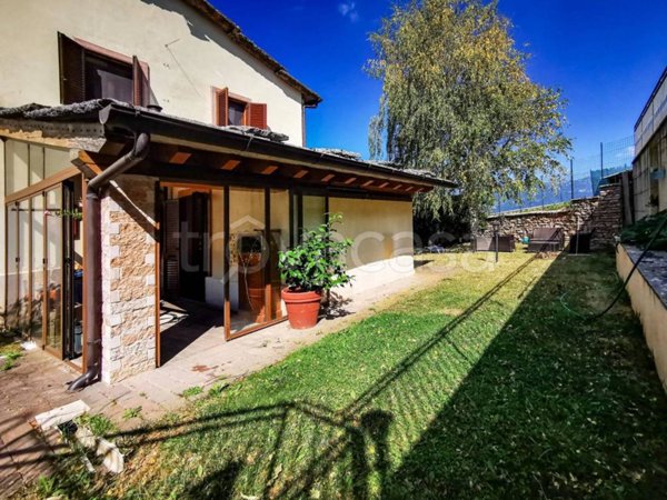 casa indipendente in vendita a Sant'Anna d'Alfaedo in zona Cerna