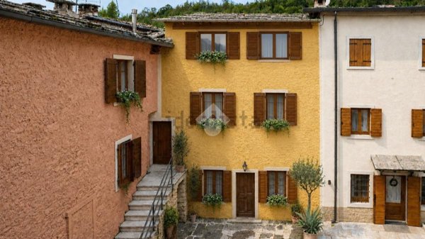 casale in vendita a Sant'Anna d'Alfaedo in zona Cerna