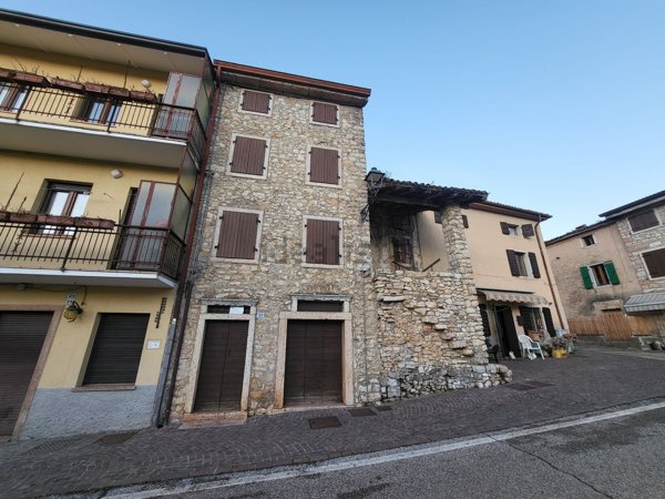 pentavano in vendita a San Zeno di Montagna in zona Lumini