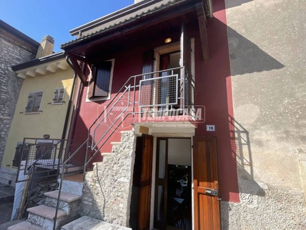 appartamento in vendita a San Zeno di Montagna