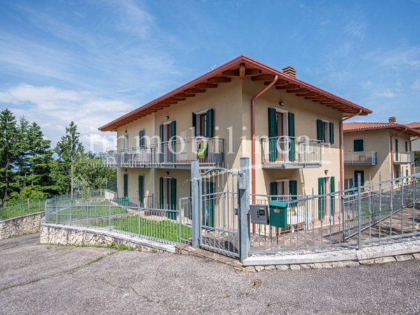 casa indipendente in vendita a San Zeno di Montagna