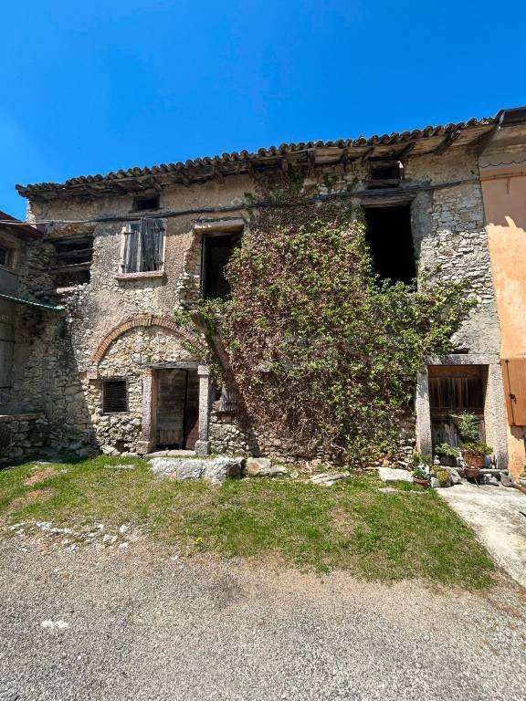 casa indipendente in vendita a San Zeno di Montagna