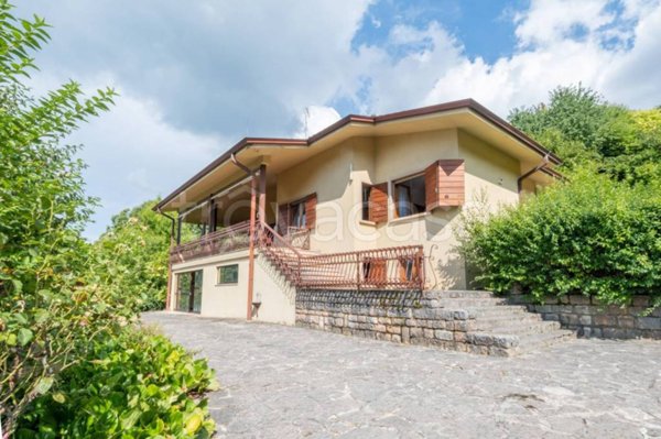 casa indipendente in vendita a San Zeno di Montagna