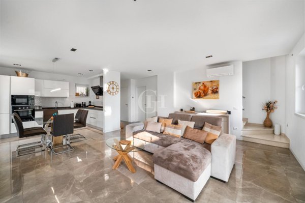 casa indipendente in vendita a San Zeno di Montagna