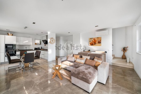 casa indipendente in vendita a San Zeno di Montagna