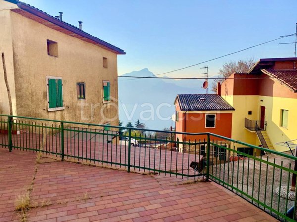casa indipendente in vendita a San Zeno di Montagna
