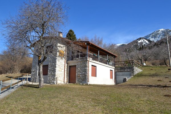 casa indipendente in vendita a San Zeno di Montagna