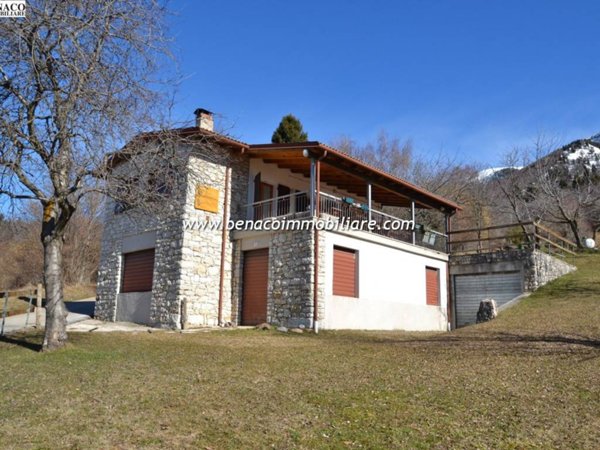 casa indipendente in vendita a San Zeno di Montagna