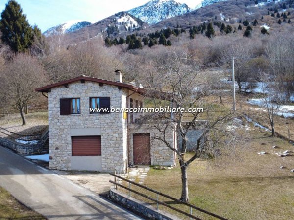 casa indipendente in vendita a San Zeno di Montagna