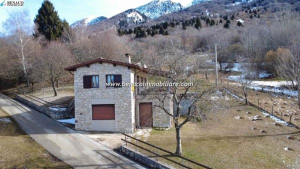 casa indipendente in vendita a San Zeno di Montagna