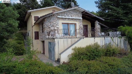 casa indipendente in vendita a San Zeno di Montagna