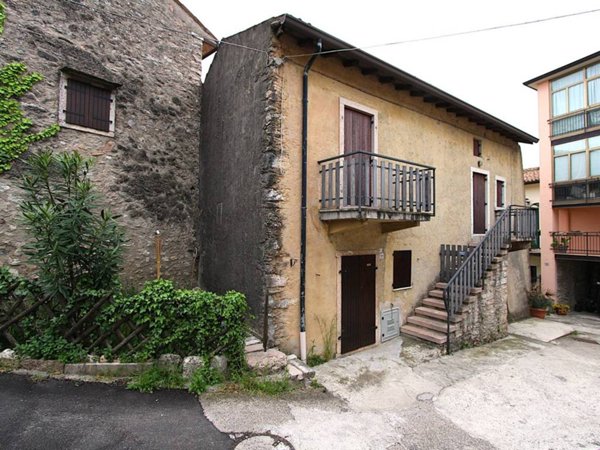 casa indipendente in vendita a San Zeno di Montagna