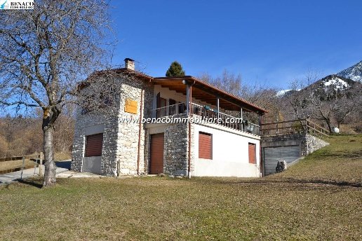 casa indipendente in vendita a San Zeno di Montagna
