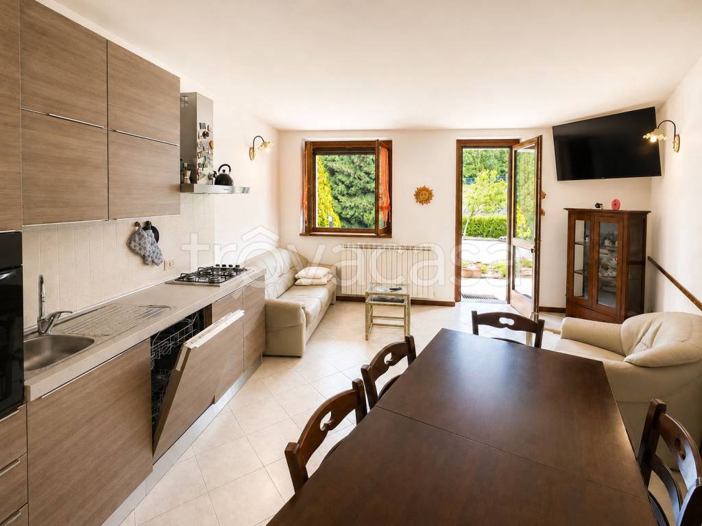 appartamento in vendita a San Zeno di Montagna