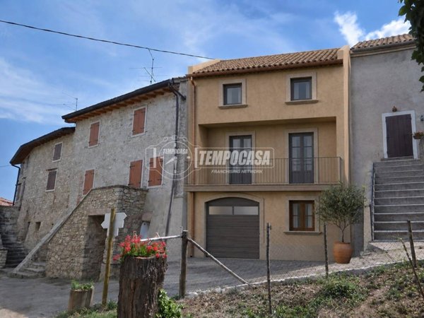 casa indipendente in vendita a San Zeno di Montagna