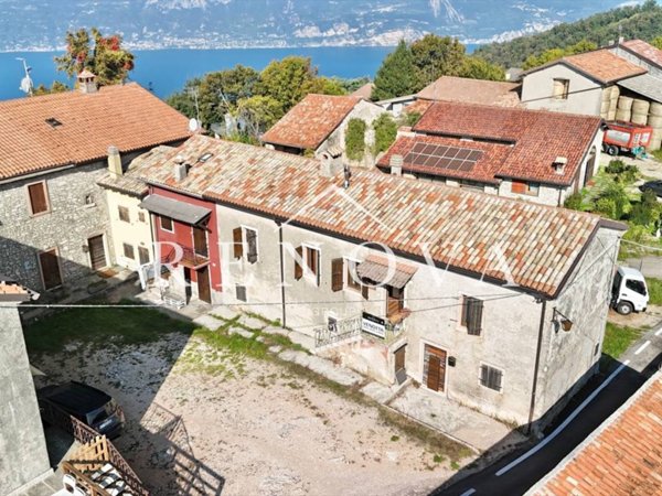 casa indipendente in vendita a San Zeno di Montagna