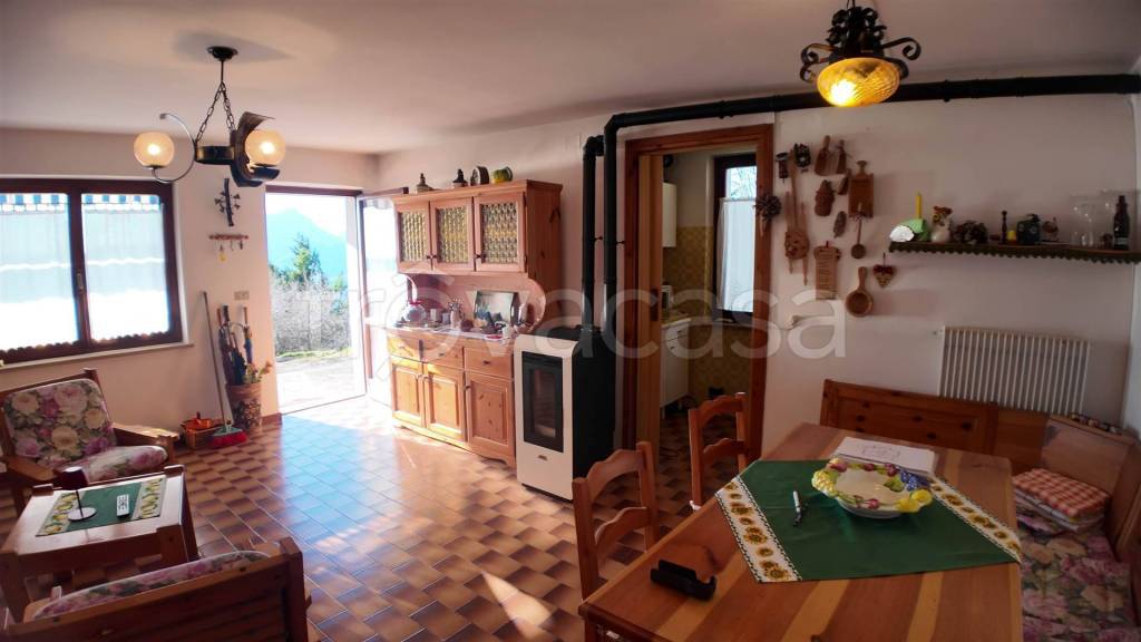 appartamento in vendita a San Zeno di Montagna in zona Lumini