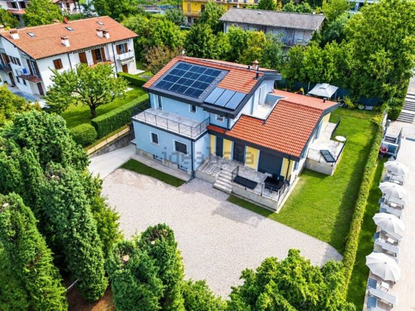 casa indipendente in vendita a San Zeno di Montagna