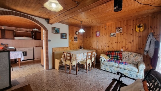 esavano in vendita a Selva di Progno in zona Campofontana