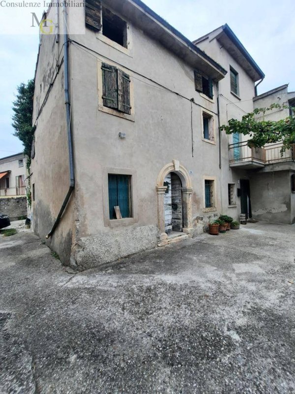appartamento in vendita a Soave in zona Costeggiola