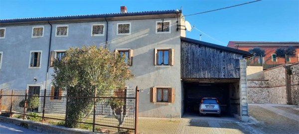 casa indipendente in vendita a Soave in zona Castelcerino