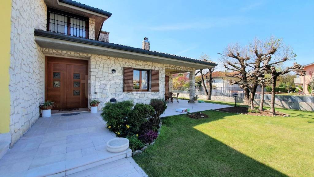 casa indipendente in vendita a Soave