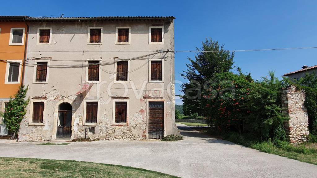 casa indipendente in vendita a Soave