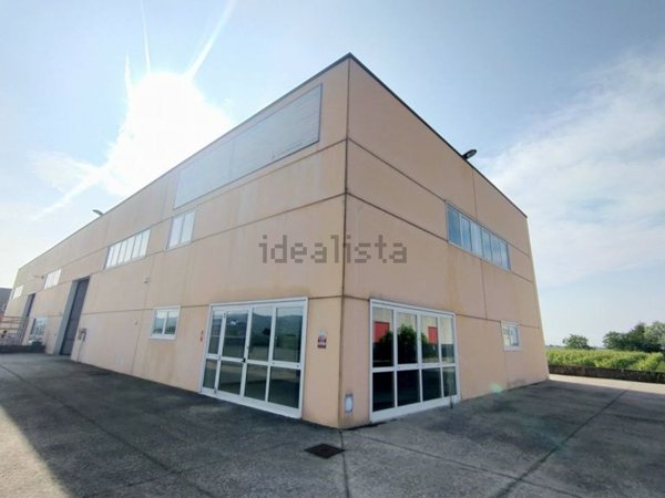 locale di sgombero in vendita a Soave in zona Castelletto