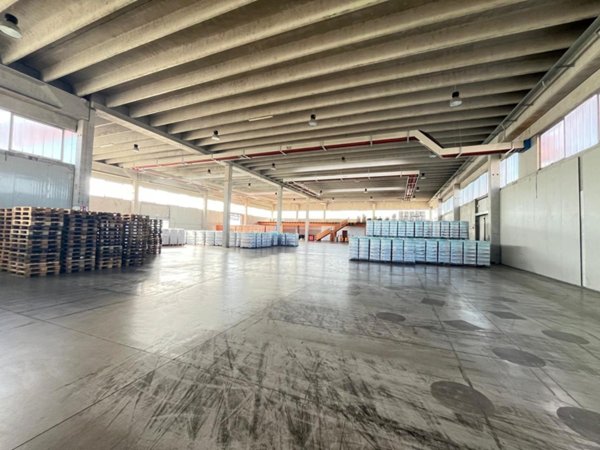 locale commerciale in vendita a Soave