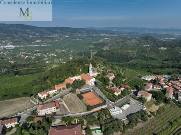 terreno edificabile in vendita a Soave in zona Castelcerino