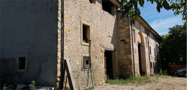 casa indipendente in vendita a Soave in zona Castelcerino