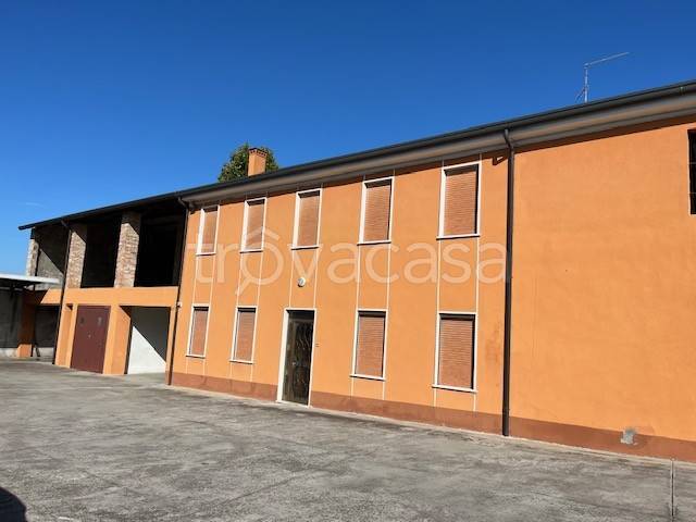 appartamento in vendita a Soave in zona Castelletto