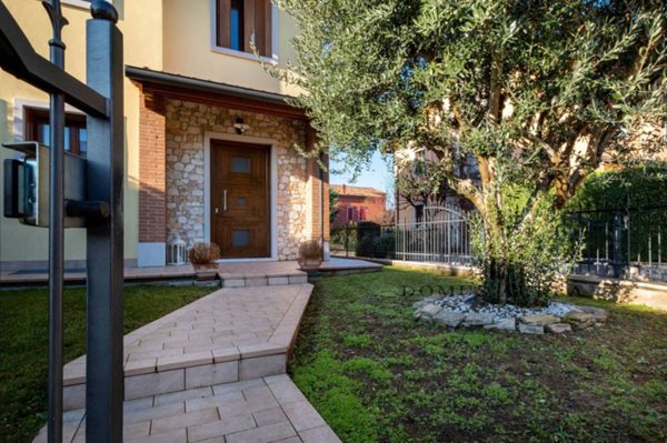 casa indipendente in vendita a Soave