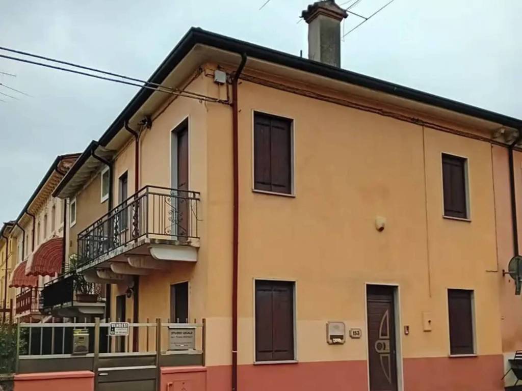 casa indipendente in vendita a Soave