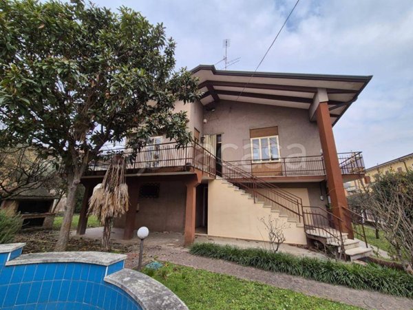 casa indipendente in vendita a Soave