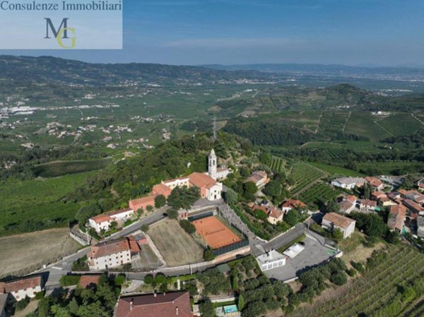 terreno edificabile in vendita a Soave in zona Castelcerino