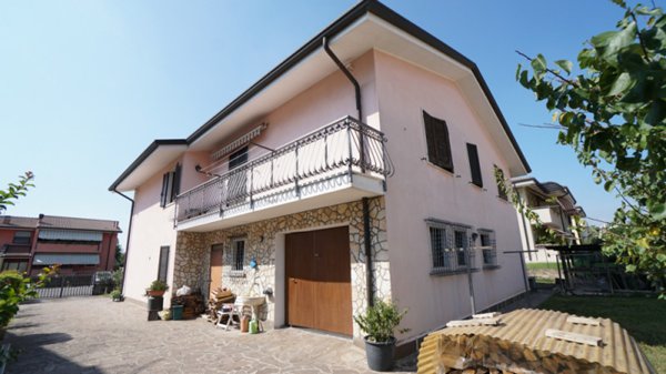 casa indipendente in vendita a Soave