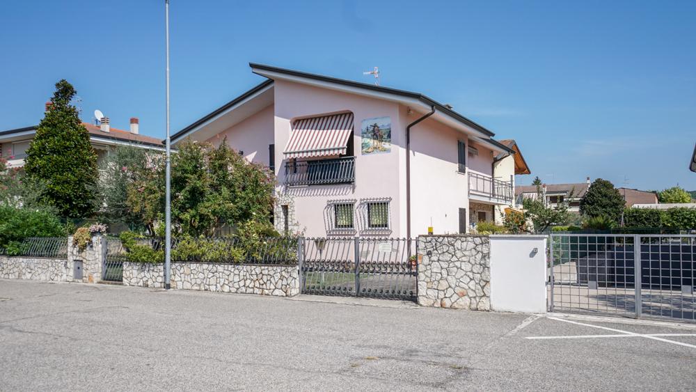 casa indipendente in vendita a Soave