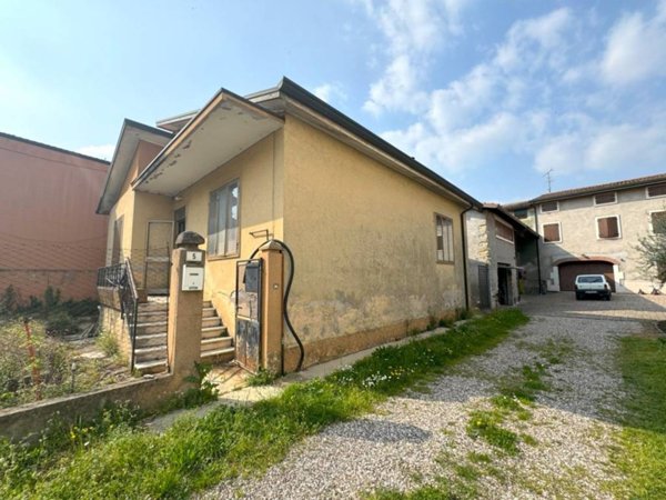 casa indipendente in vendita a Soave
