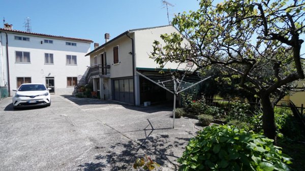 casa indipendente in vendita a Soave