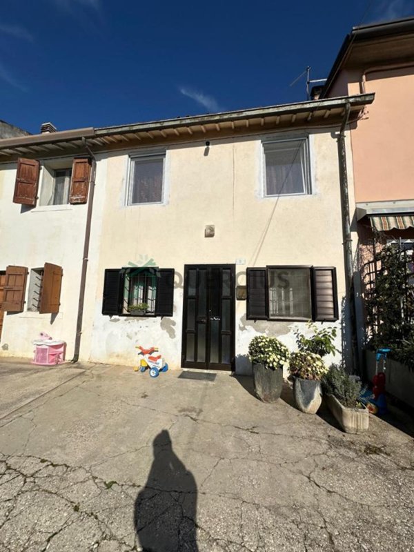 casa indipendente in vendita a Soave in zona Castelletto
