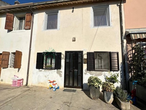casa indipendente in vendita a Soave in zona Castelletto