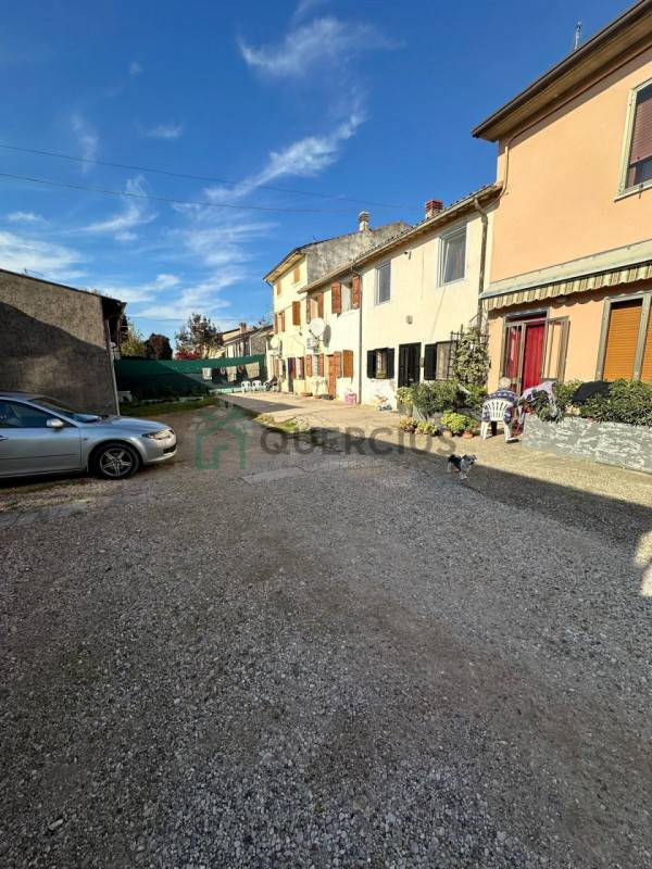 casa indipendente in vendita a Soave in zona Castelletto