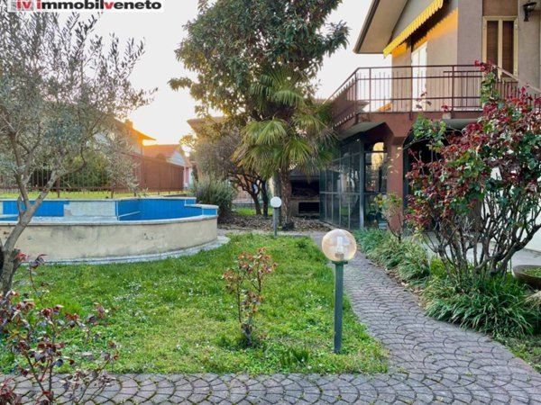 casa indipendente in vendita a Soave