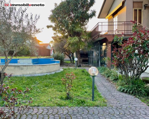 casa indipendente in vendita a Soave