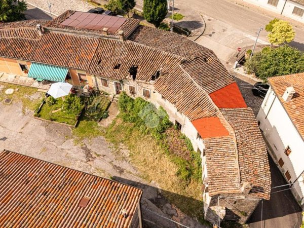 casa indipendente in vendita a Soave in zona Costeggiola