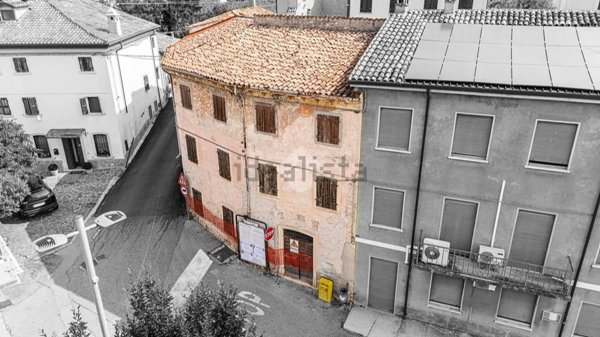 esavano in vendita a Soave in zona Costeggiola