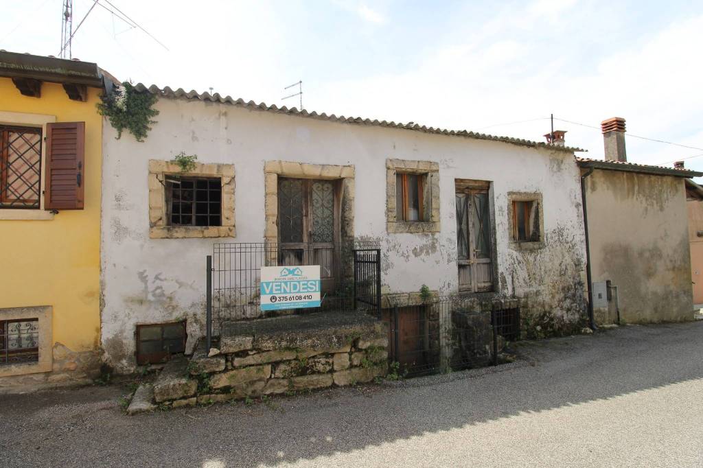 appartamento in vendita a Soave in zona Castelcerino